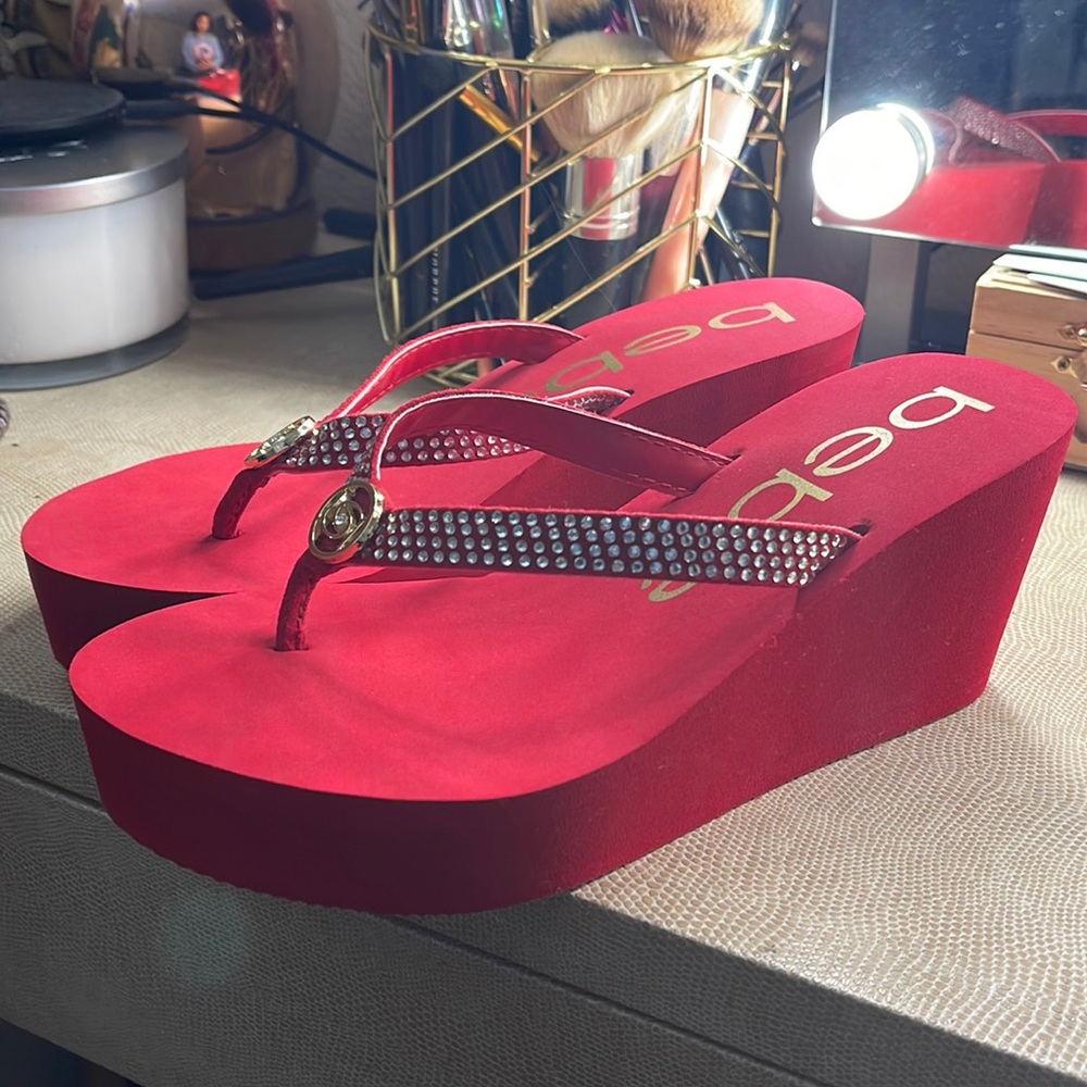 BEBE Platform Sandals/Flip Flops